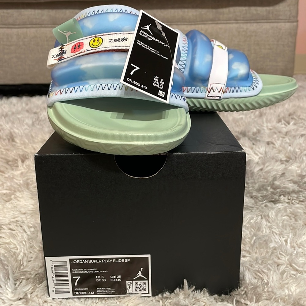 JBALVIN JORDAN SÚPER PLAY SLIDE SANDALS